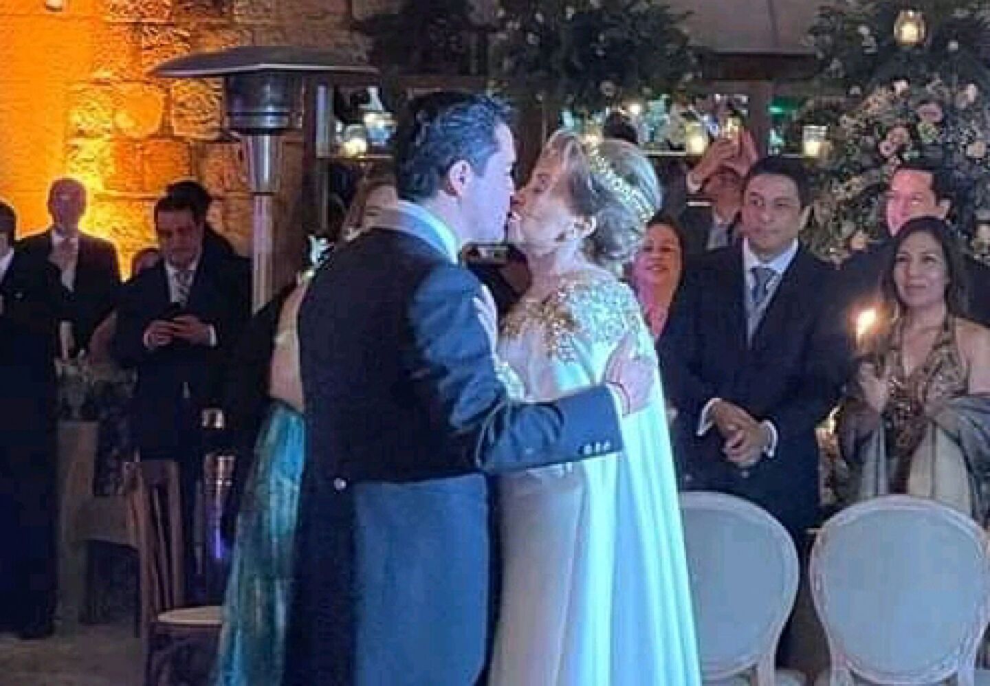 Luis Antonio Lagunas, abogado de Elba Esther Gordillo, se casa con la ex líderesa del SNTE.