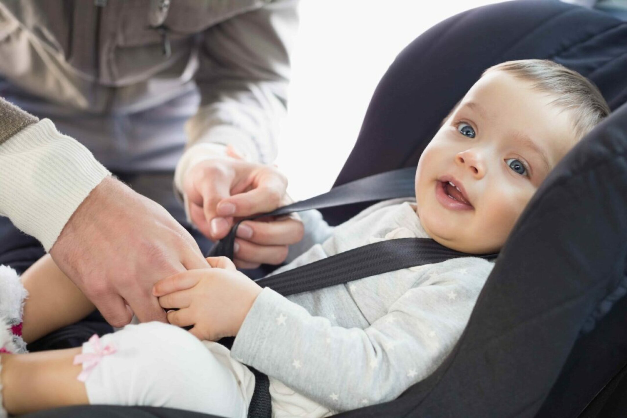 parents-securing-baby-in-the-car-seat-in-his-car-2021-08-28-16-38-04-utc-1-1280x853