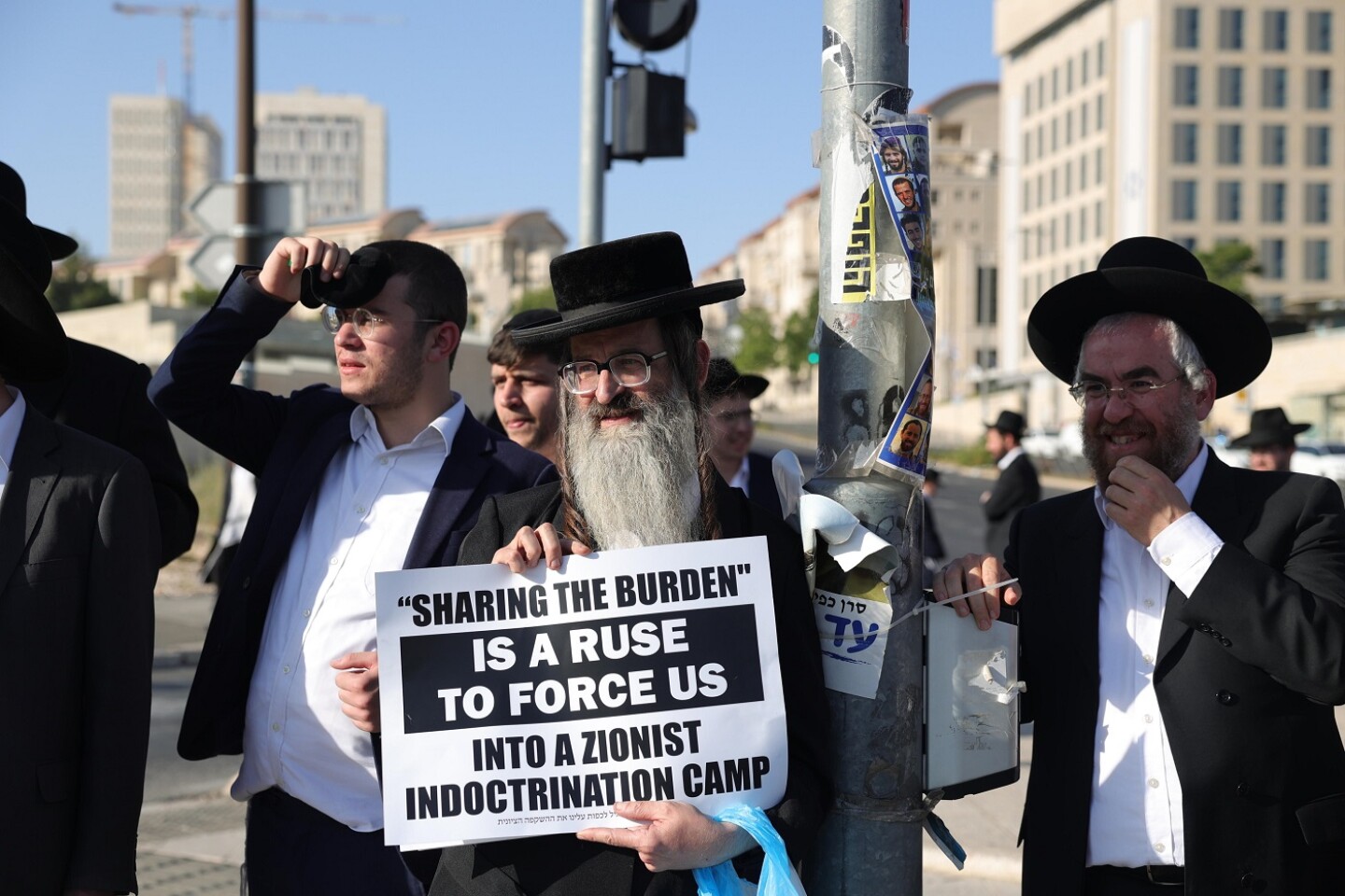 Ultraortodoxos protestan contra el reclutamiento militar tras la primera audiencia judicial