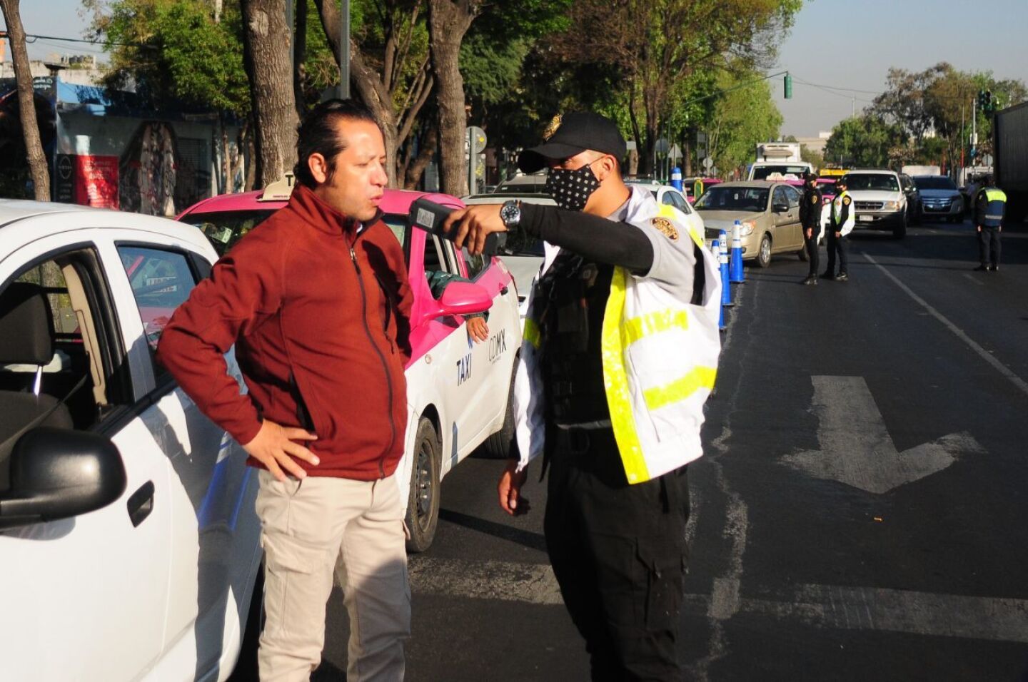 Aplicación de una prueba de Alcoholímetro durante la mañana de este lunes.