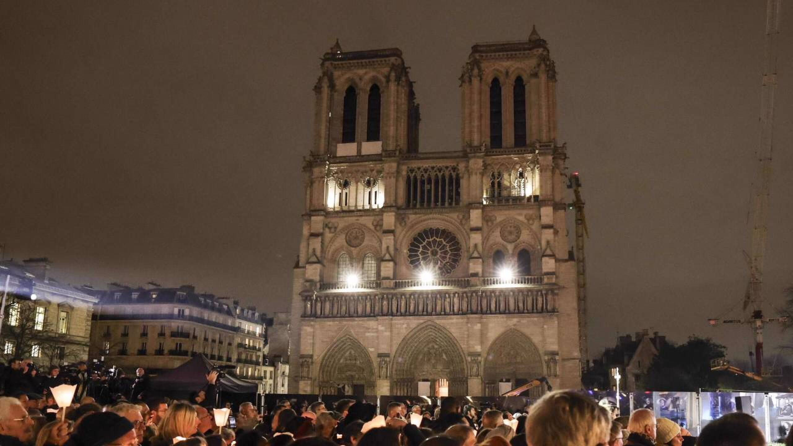 notre-dame-reabre-sus-puertas