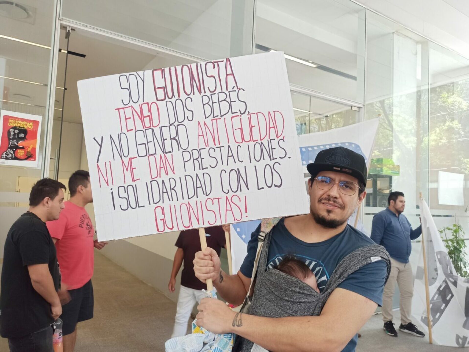 escritores-actores-mexicanos-se-solidarizan-guionistas-eu-4-1280x961