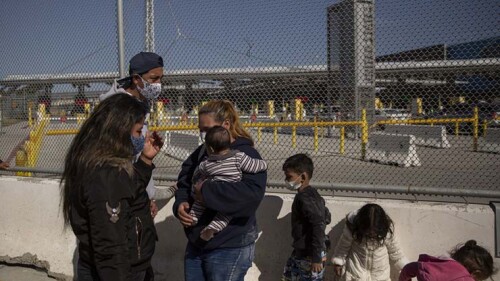 Niños y niñas se suman a una ola creciente de migrantes que llegan cada día a la frontera huyendo de la pobreza y la violencia que viven en su país de origen.