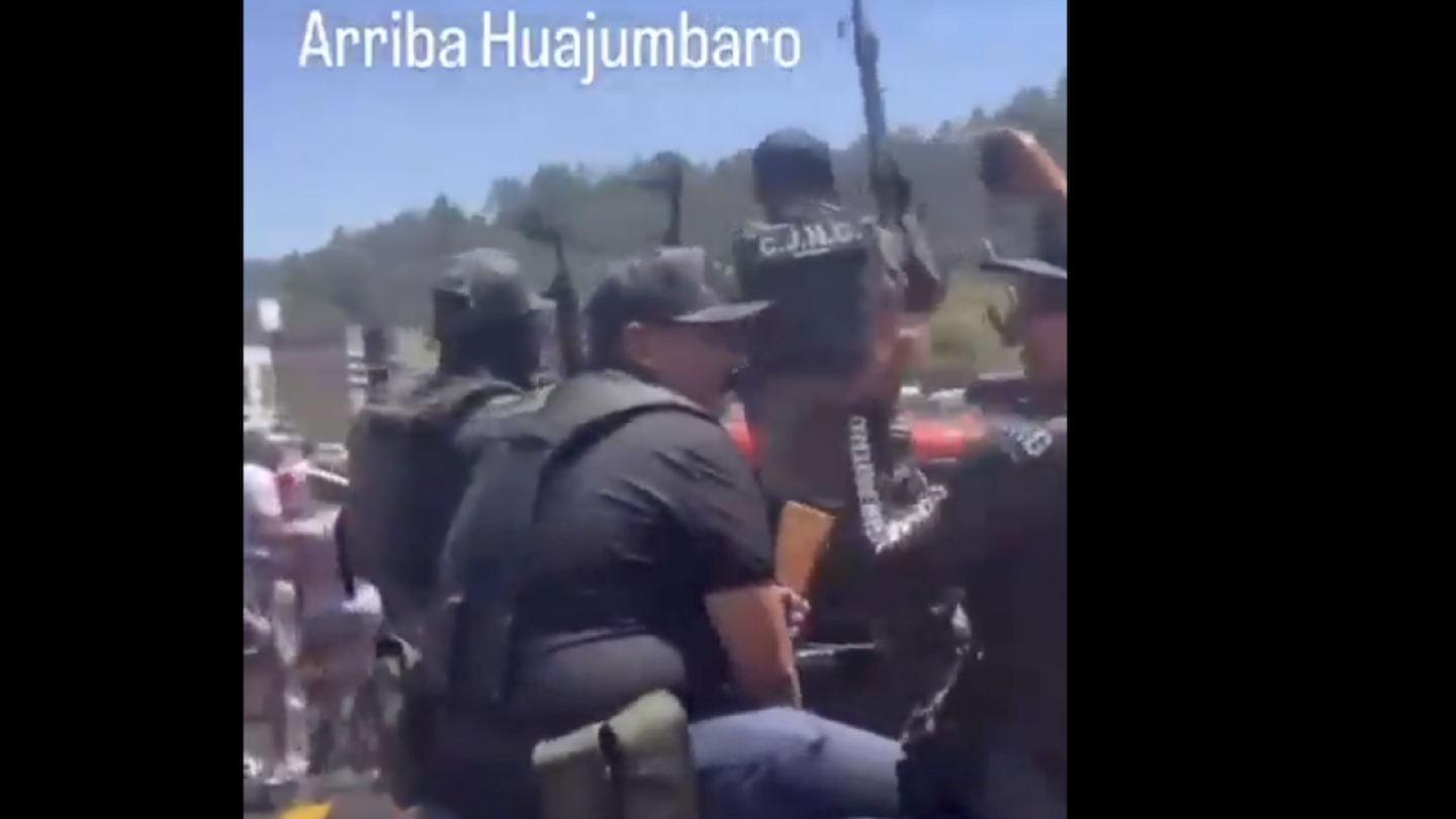 Video | Pobladores de Huajúmbaro, Michoacán, conviven con presuntos sicarios del Cártel Jalisco