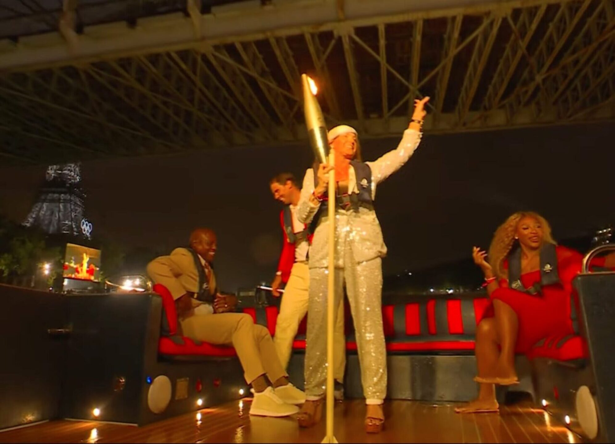 serena-williams-y-carl-lewis-relevos-de-fuego-olimpicos-antes-de-llegar-al-pebetero-1280x925