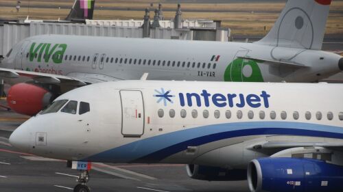 Avión de Interjet aterriza en el AICM, los demás vuelos de la aerolínea fueron cancelados ante la falta de combustible.