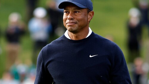 tiger-woods-recibe-criticas-por-broma-con-tampon