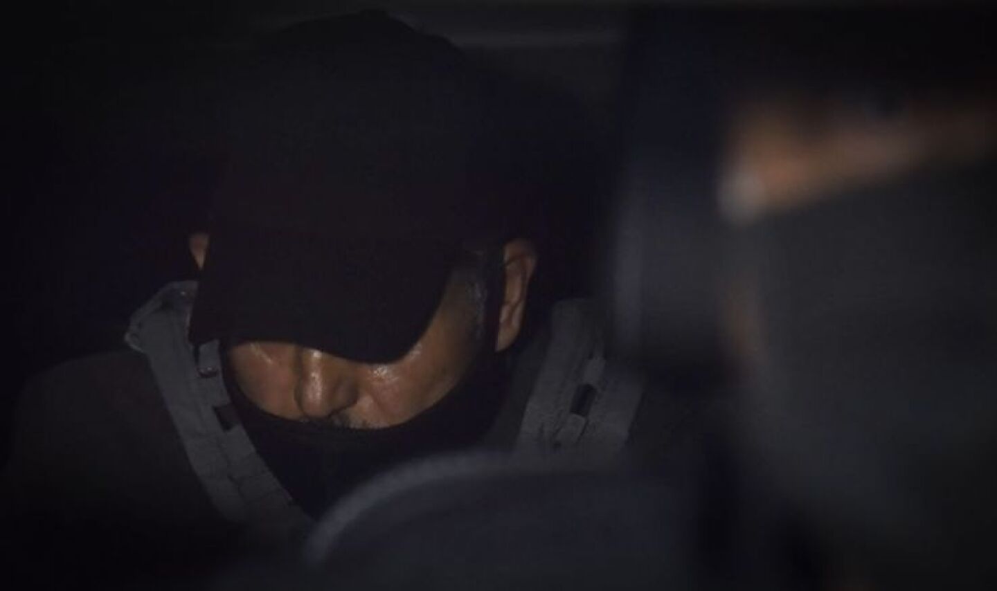 Emilio Lozoya, ex director de Pemex, fue trasladado al Reclusorio Preventivo Varonil Norte, después de su extradición desde España en el vuelo Challenger 605, matrícula XB-NWD, que aterrizó esta madrugada en el Hangar de la Fiscalía General de la República. Lozoya será presentado ante jueces federales para enfrentar las acusaciones de los delitos de lavado de dinero y sobornos en el caso Odebrecht.