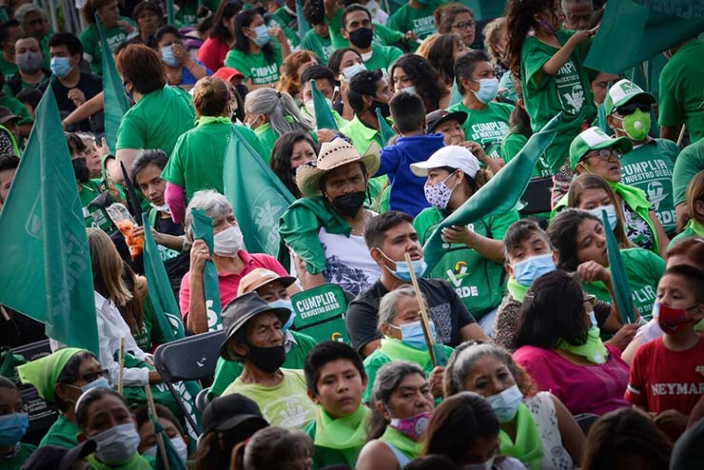 Cientos de personas presenciaron el acto de cierre de campaña de los candidatos del Partido Verde Ecologista de México (PVEM). Actualmente la capital del país se mantiene en semáforo amarillo epidemiológico por covid-19.