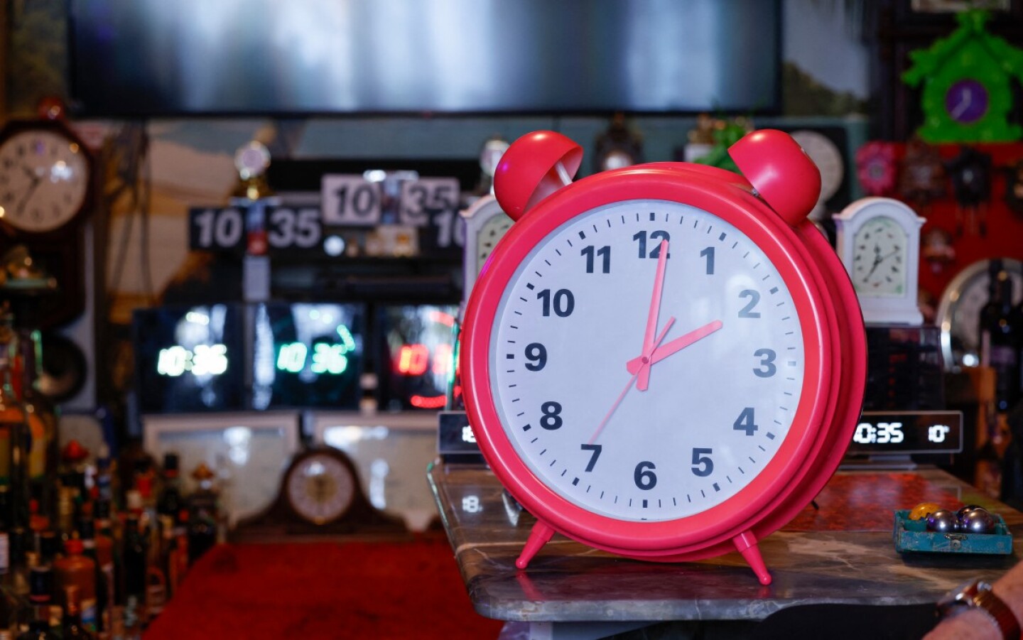GERMANY-TIME SWITCH
