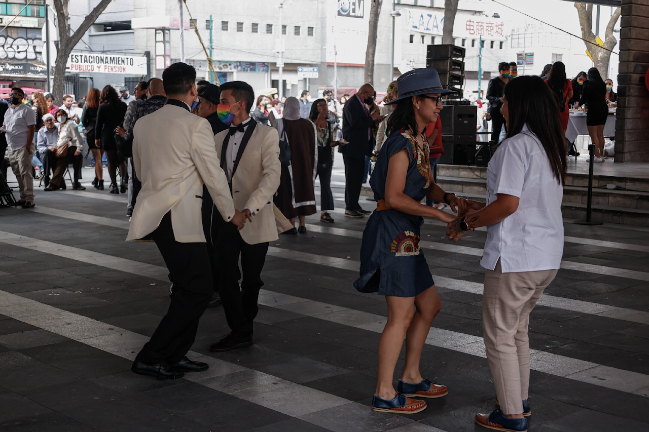 bodas-masivas-dia-internacional-del-orgullo-lgbt-cdmx-11