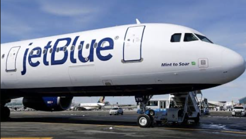Avión de JetBlue que salió de Cancún aterriza de emergencia en EU