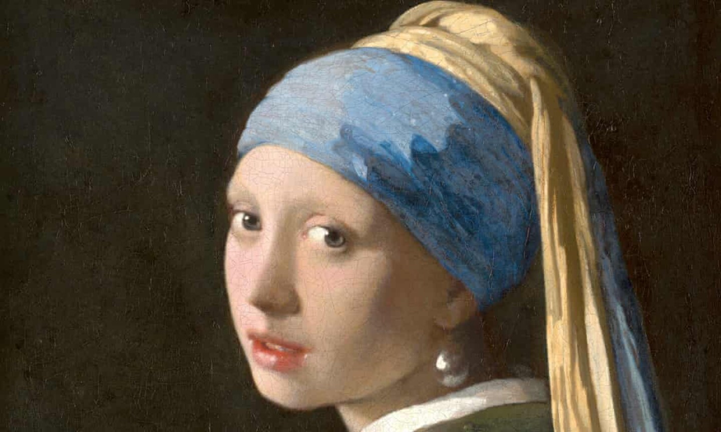 7925