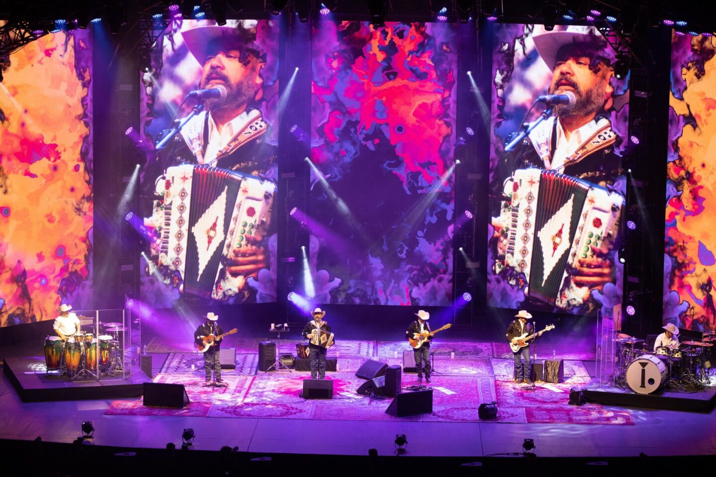 La agrupación de musica regional mexicana Intocable se presentó en el Auditorio Nacional con su Evolución Tour.