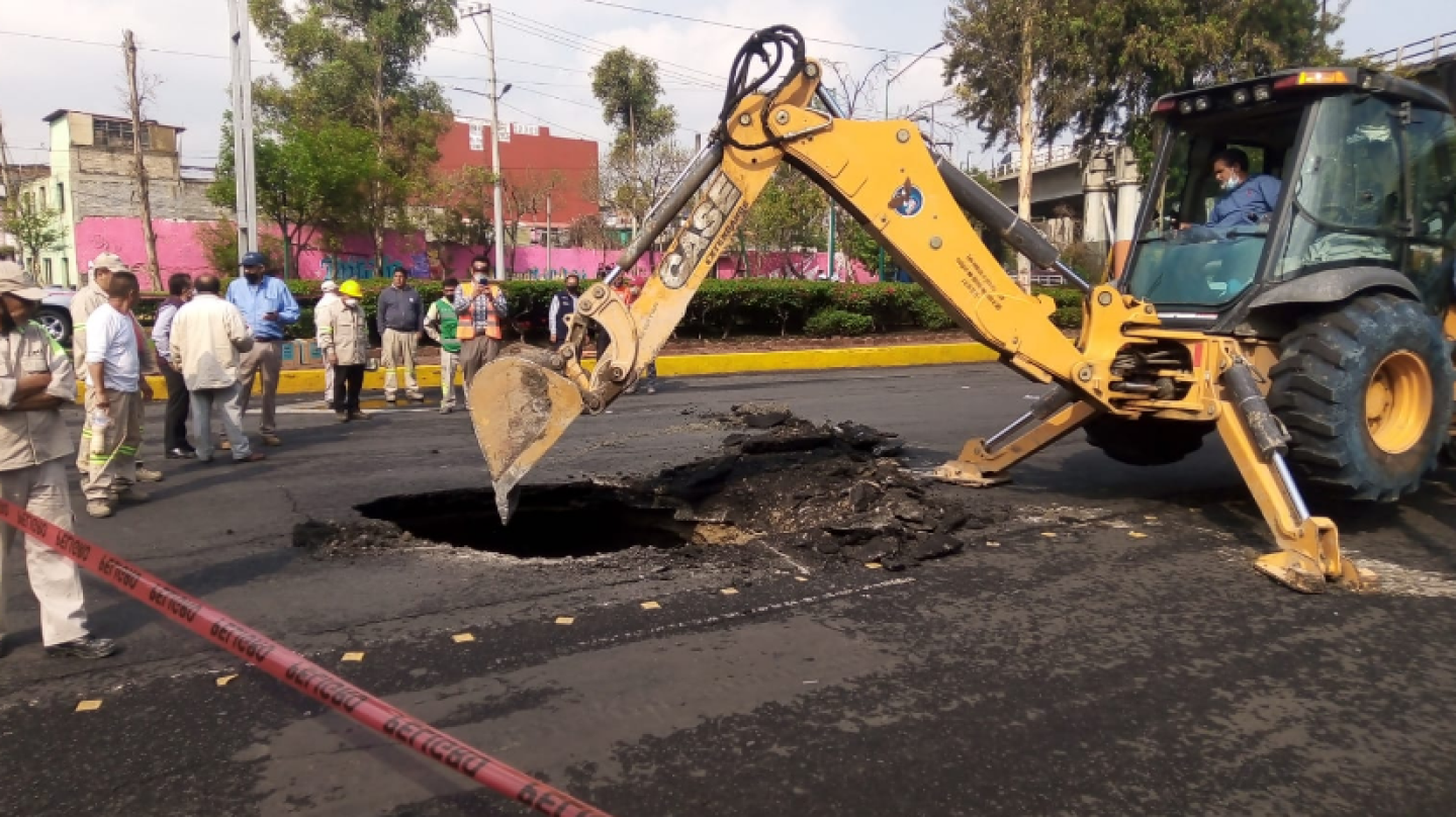Registran socavón en la alcaldía Venustiano Carranza