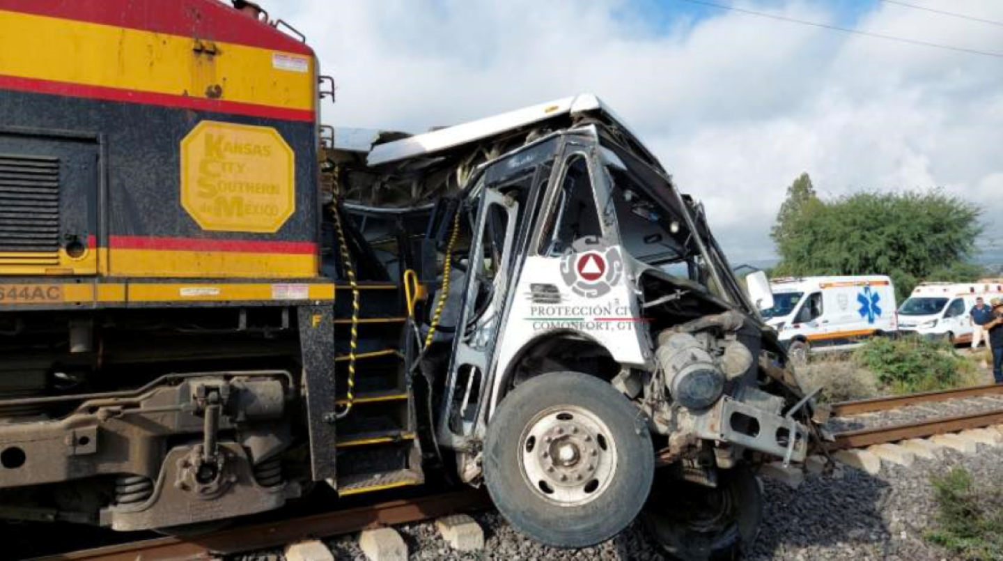Accidente entre camión y tren.png