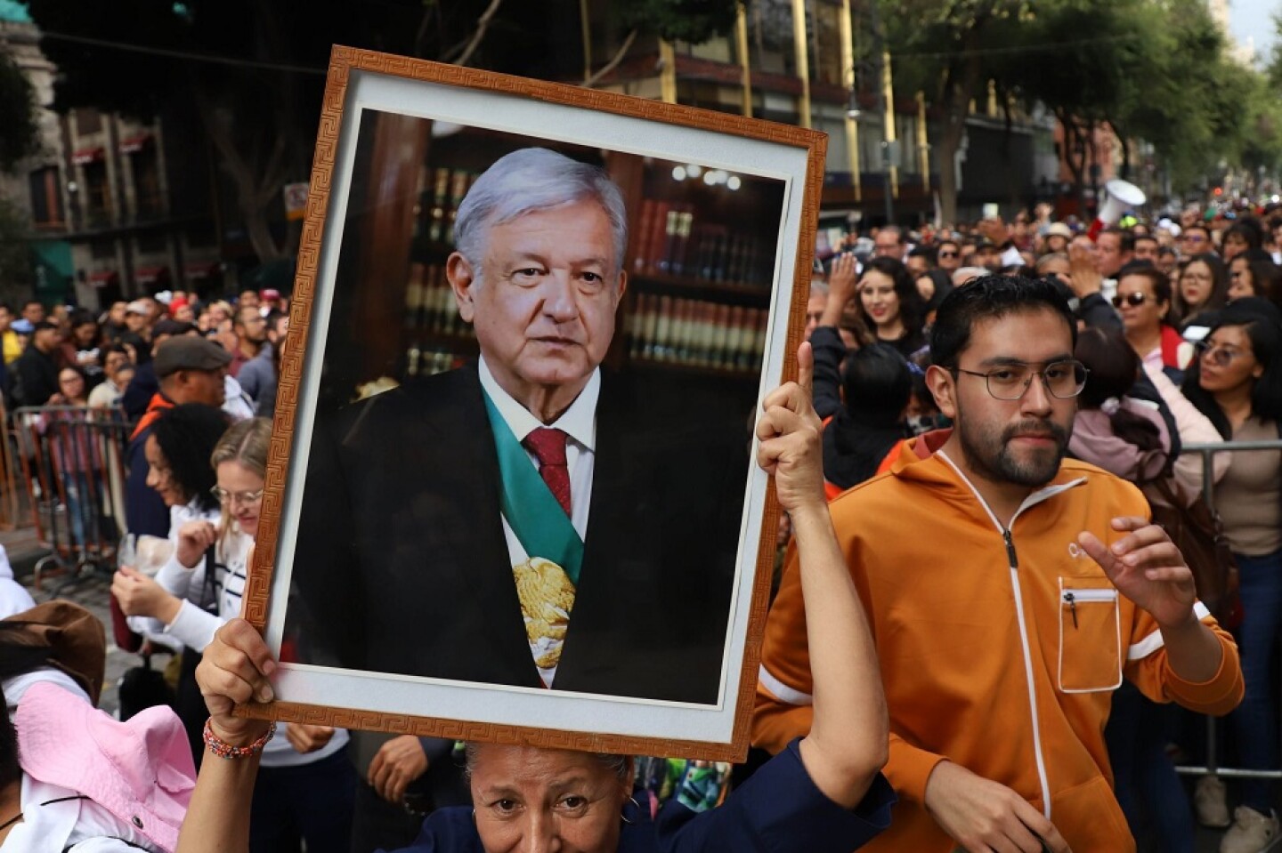 amlo culto Asistentes Sexto Informe AMLO (3)
