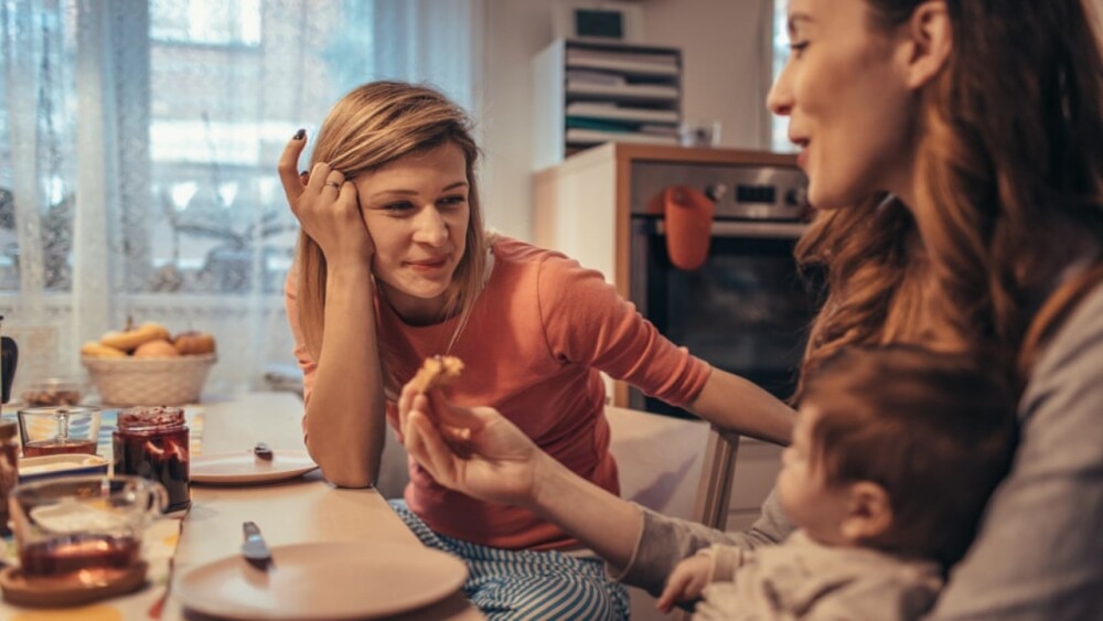 Madres criando a su hijo 2