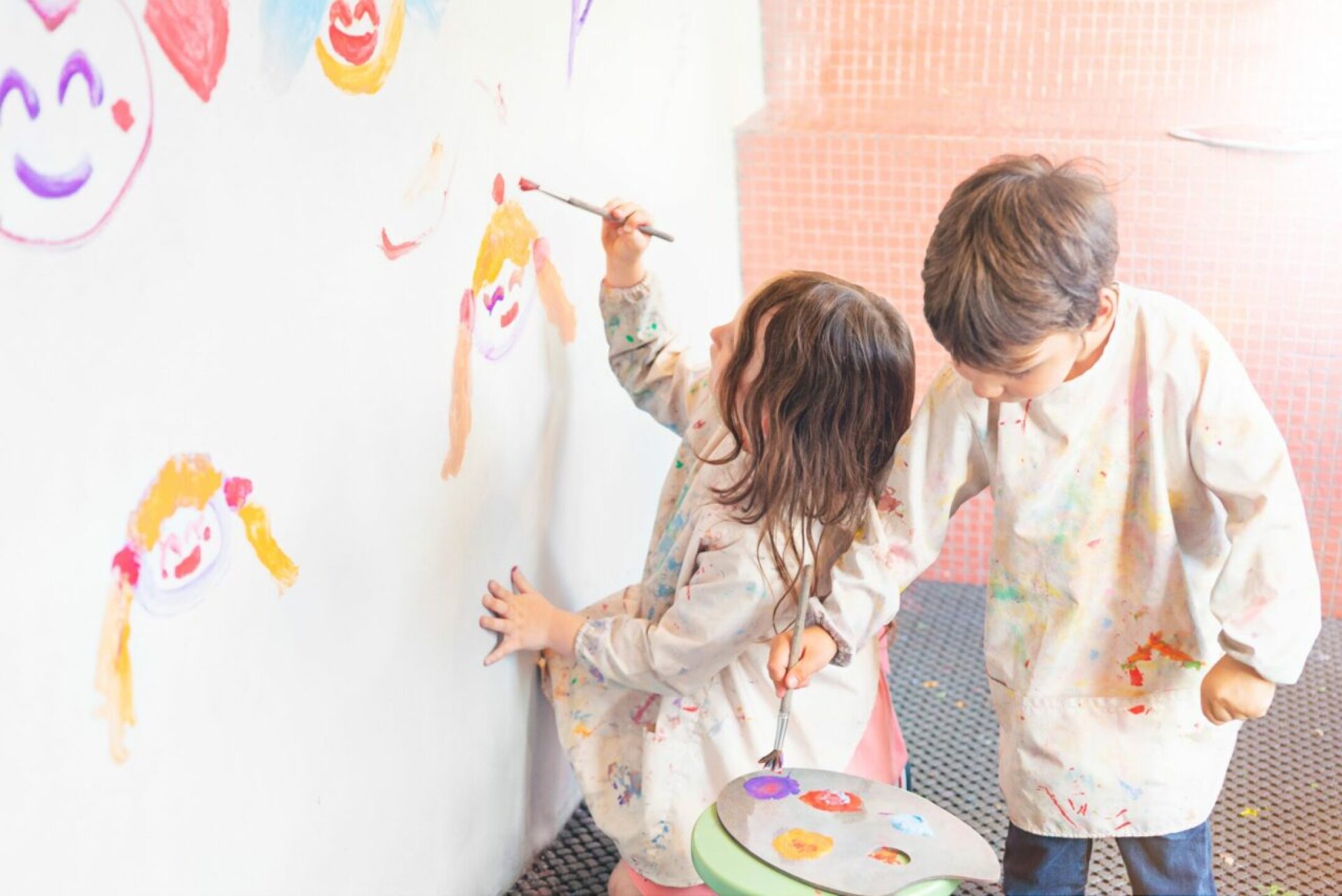 children-paint-with-paints-on-the-wall-2021-10-23-07-00-30-utc-1280x855