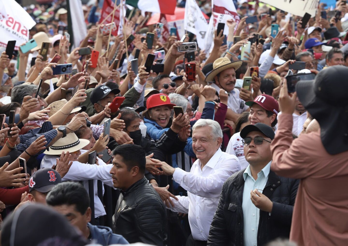 905957_Informe-en-el-zocalo-Marcha-AMLO-04_web