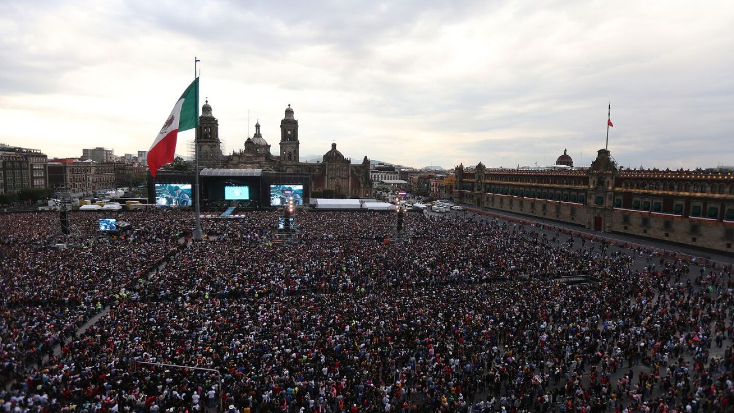 concierto de grupo firme en el zócalo rompe récord de asistencia