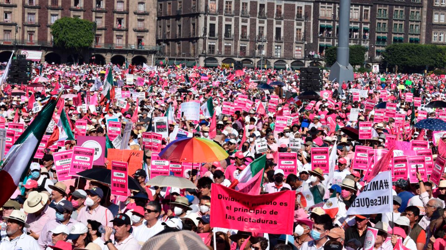 morena-marcha-en-defensa-del-ine-plan-b-reforma-electoral-zocalo