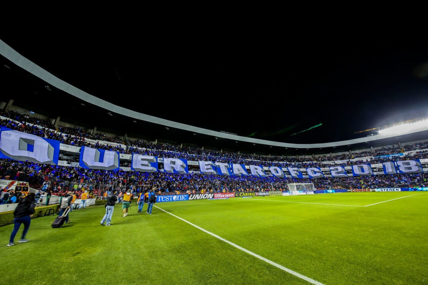 QUERÉTARO, QUERÉTARO, 28NOVIEMBRE2018.- La Máquina del Cruz Azul se impuso 2-0 ante los Gallos Blancos del Querétaro, en el primer partido de su serie de los cuartos de final de la Liga MX, con este resultado los capitalinos esperan cerrar con broche de oro el próximo sábado en el Estadio Azteca. En la imagen el estadio Corregidora luce repleto para el encuentro.FOTO: VÍCTOR PICHARDO /CUARTOSCURO.COM