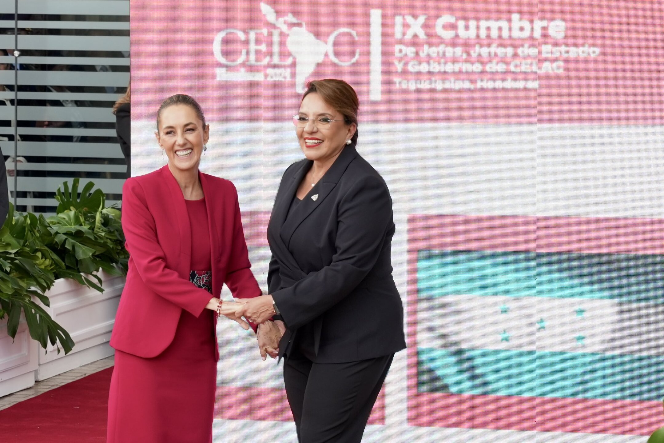 Claudia Sheinbaum Pardo y Xiomara Castro en la IX Cumbre de la Celac.jpg