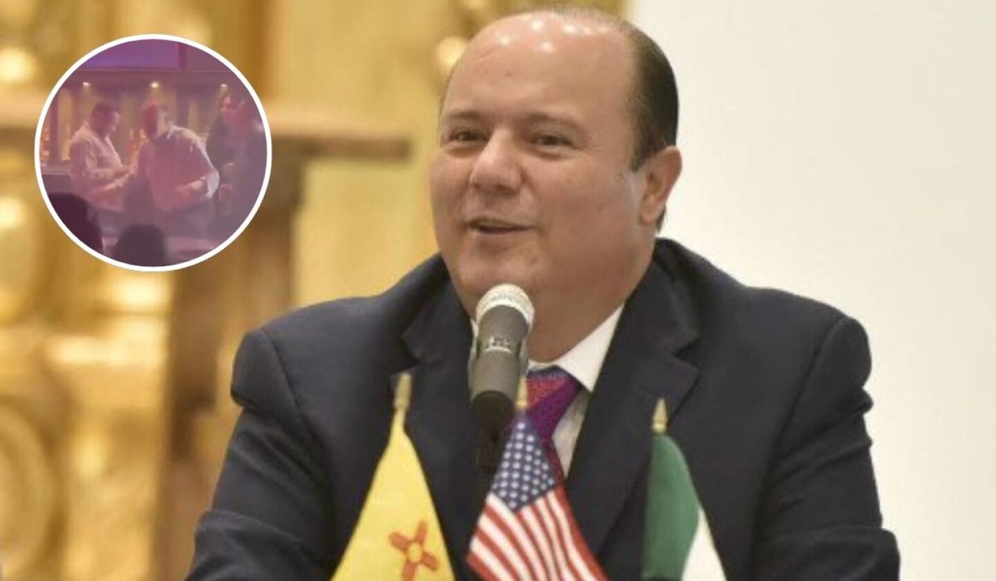 César Duarte bailando en un bar de Chihuahua
