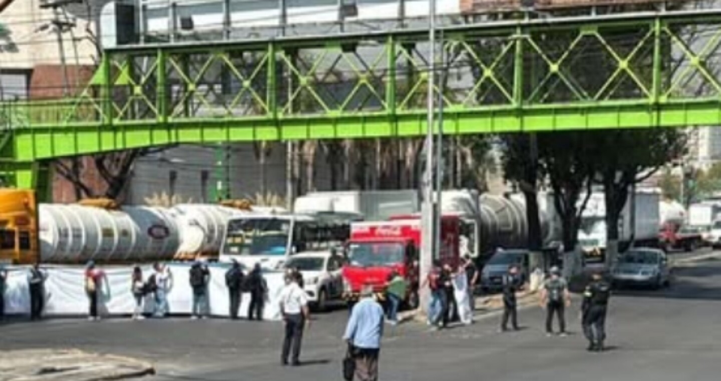 Bloqueo-Avenida-Gustavo-Baz-hoy-1