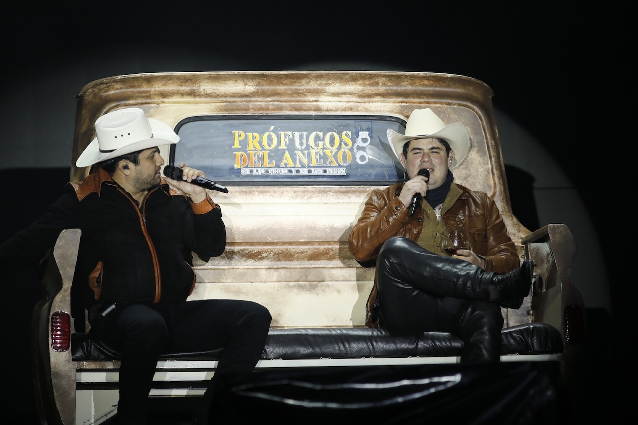 profugos-del-anexo-2024-alfredo-olivias-y-julion-alvarez-pausan-gira