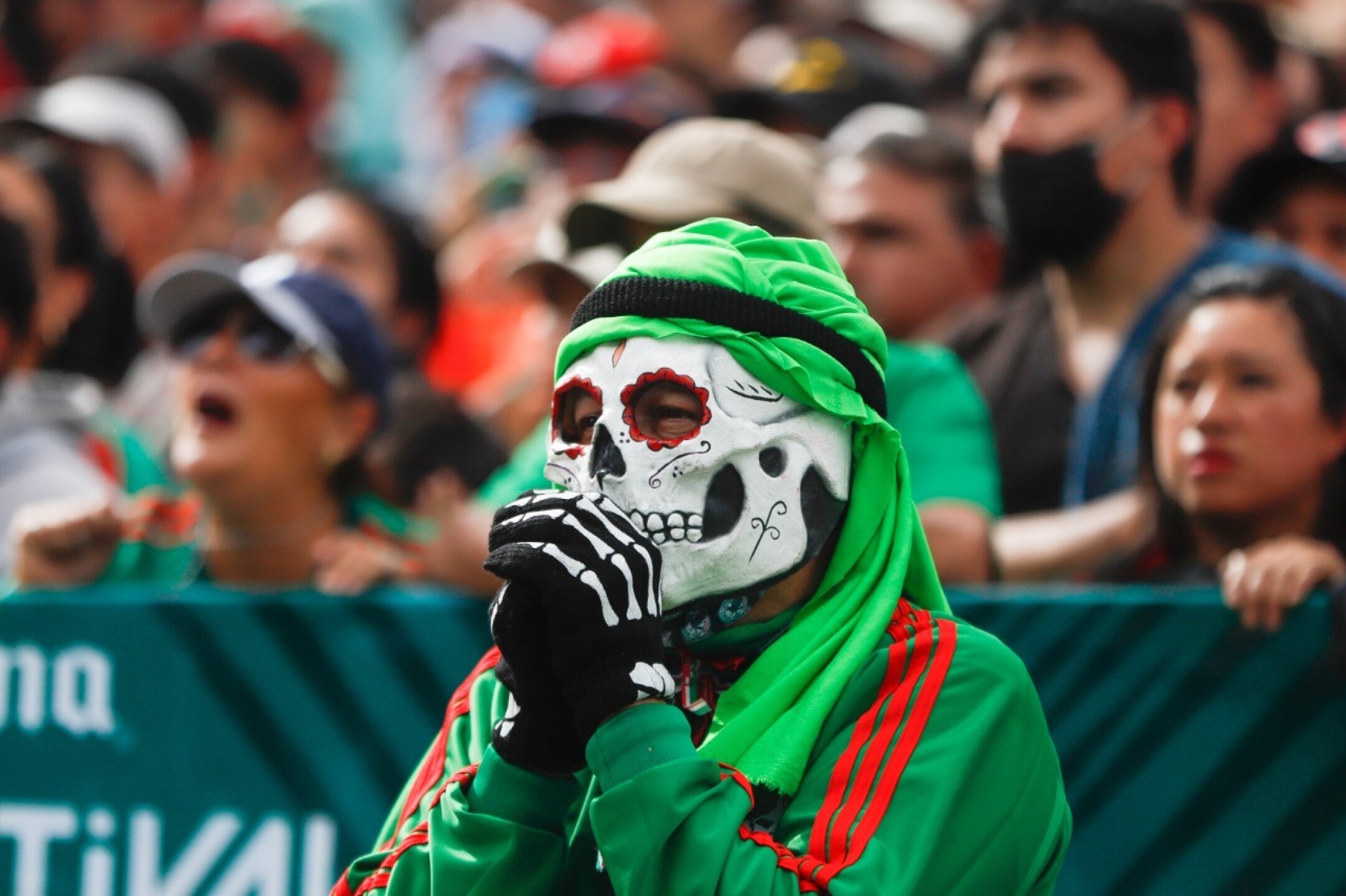 fan-fest-mexico-arabia