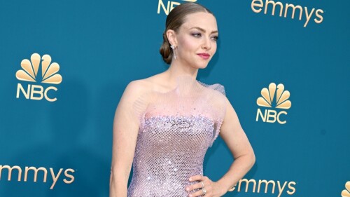 alfombra_roja_premios_emmy_2022_amanda_seyfried