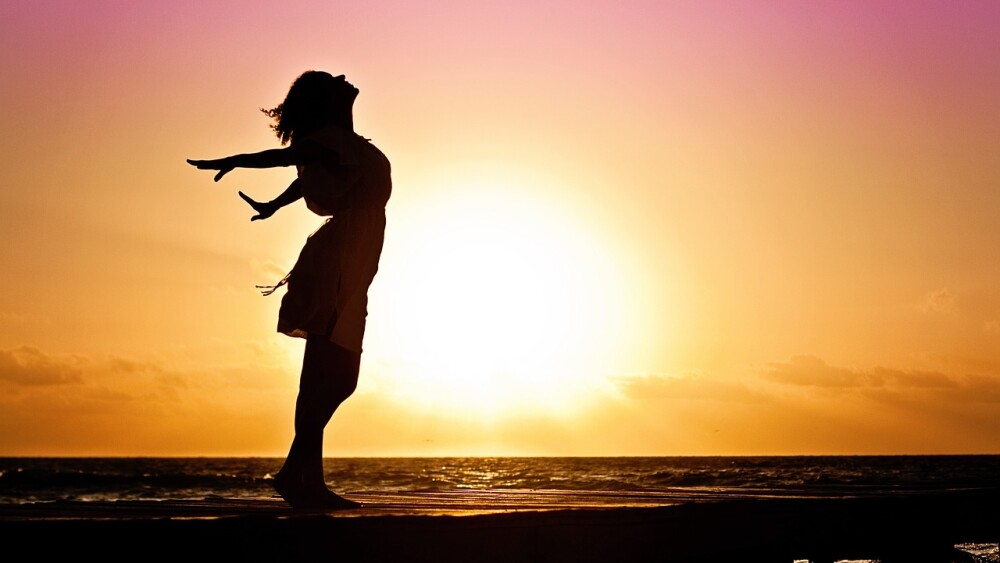 woman-g5c3672bf9_1280