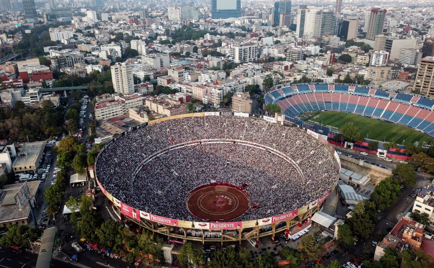 tribunal-corrida-de-toros-plaza-mexico