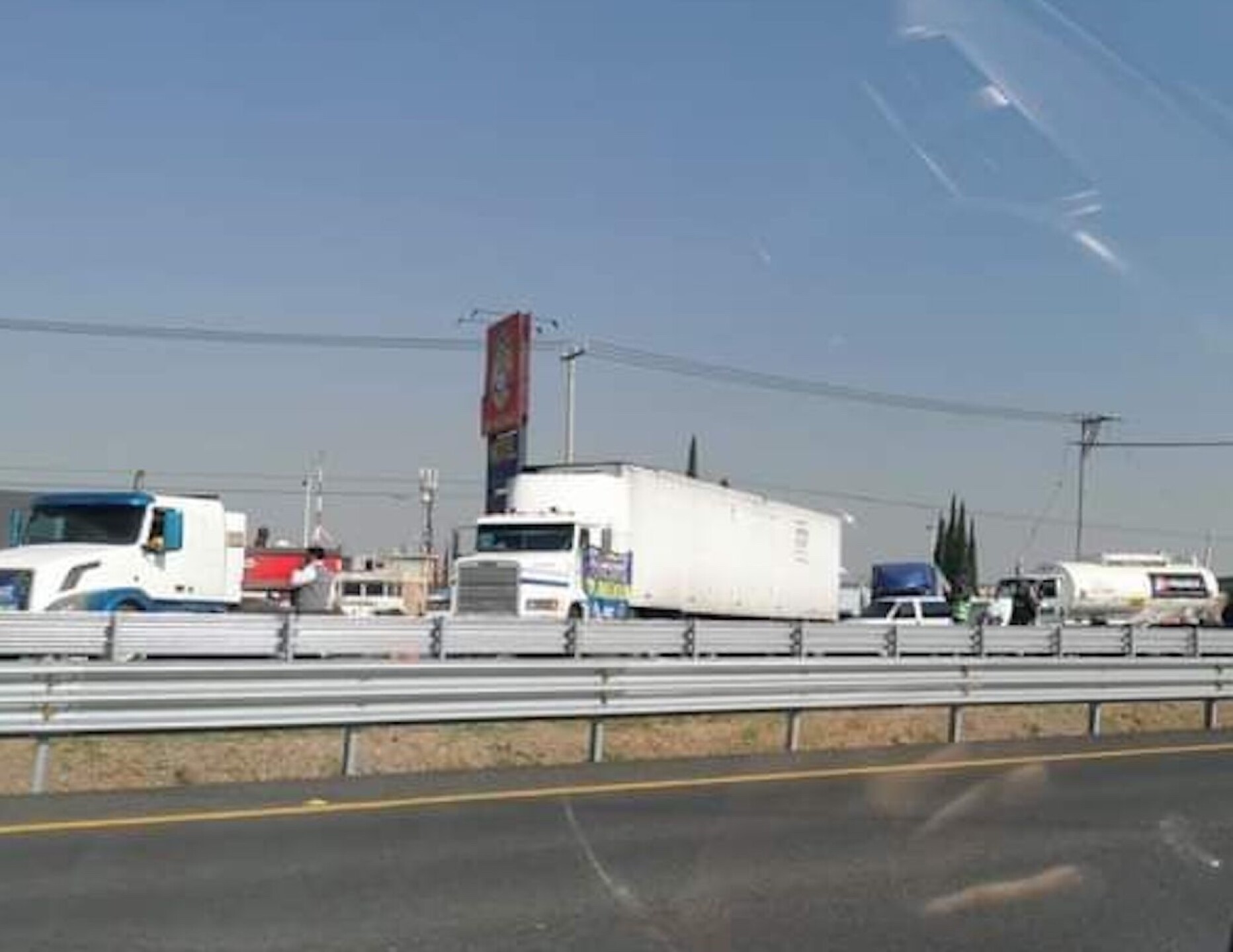 bloqueo-mexico-cuernavaca-transportistas-protestan-en-tlalpan-1