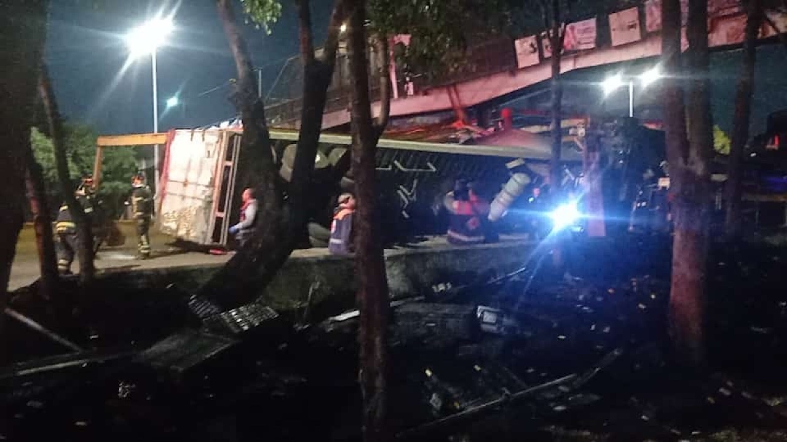accidente-en-circuito-interior-hoy-trailer-choca-entre-el-metro-oceania-y-aragon-2