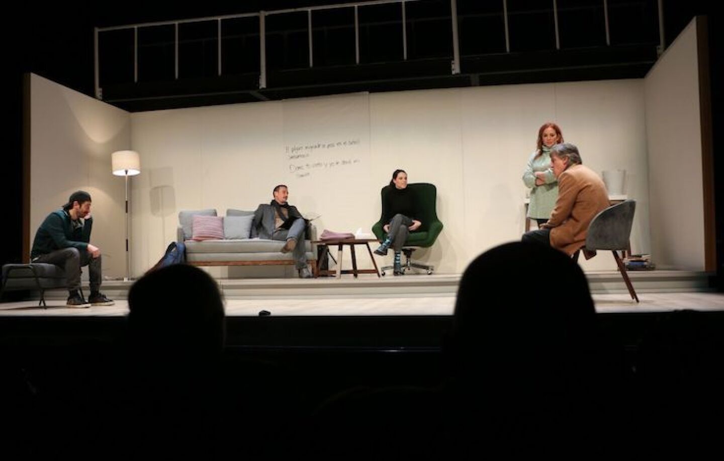 La obra Semir se estrenó la noche de este viernes bajo la dirección de Diego del Río y con la actuación de Rafael Sánchez Navarro, Begoña Narvaez, Octavio Hinojosa, Aída del Río y Cristian Magaloni en el Teatro Milán.