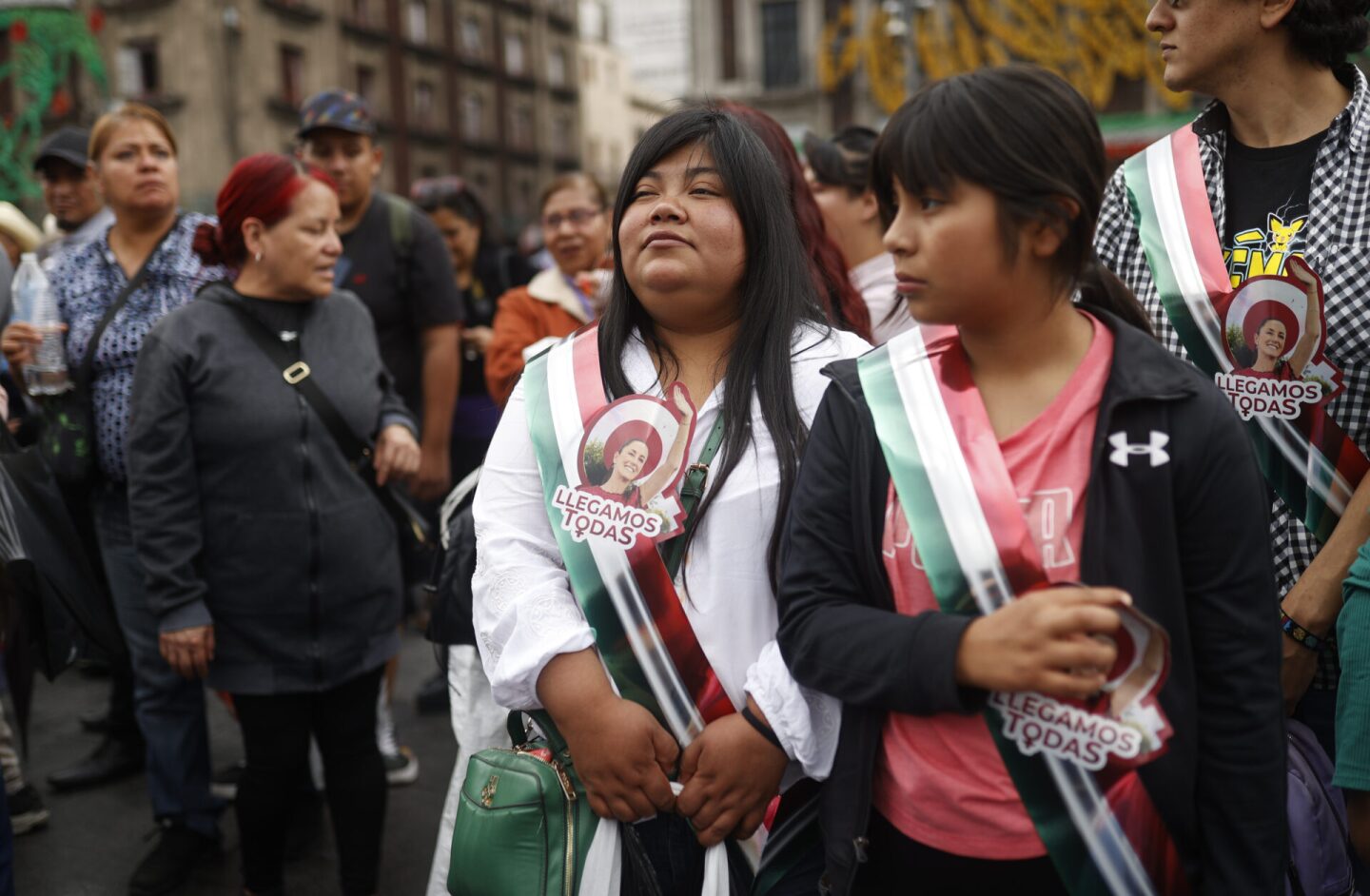 Miles de simpatizantes de Claudia Sheinbaum se reúnen en el Zócalo de la Ciudad de México