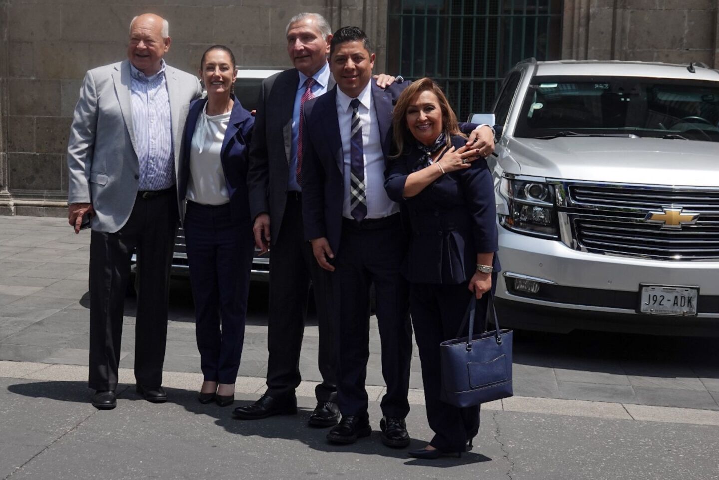 Víctor Manuel Castro Cosío, gobernador de Baja California Sur; Claudia Sheinbaum, jefa de Gobierno; Adán Augusto, secretario de Gobernación; José Ricardo Gallardo Cardona, gobernador de San Luis Potosí, y Lorena Cuéllar Cisneros, gobernadora de Tlaxcala, durante su llegada a una reunión en Palacio Nacional