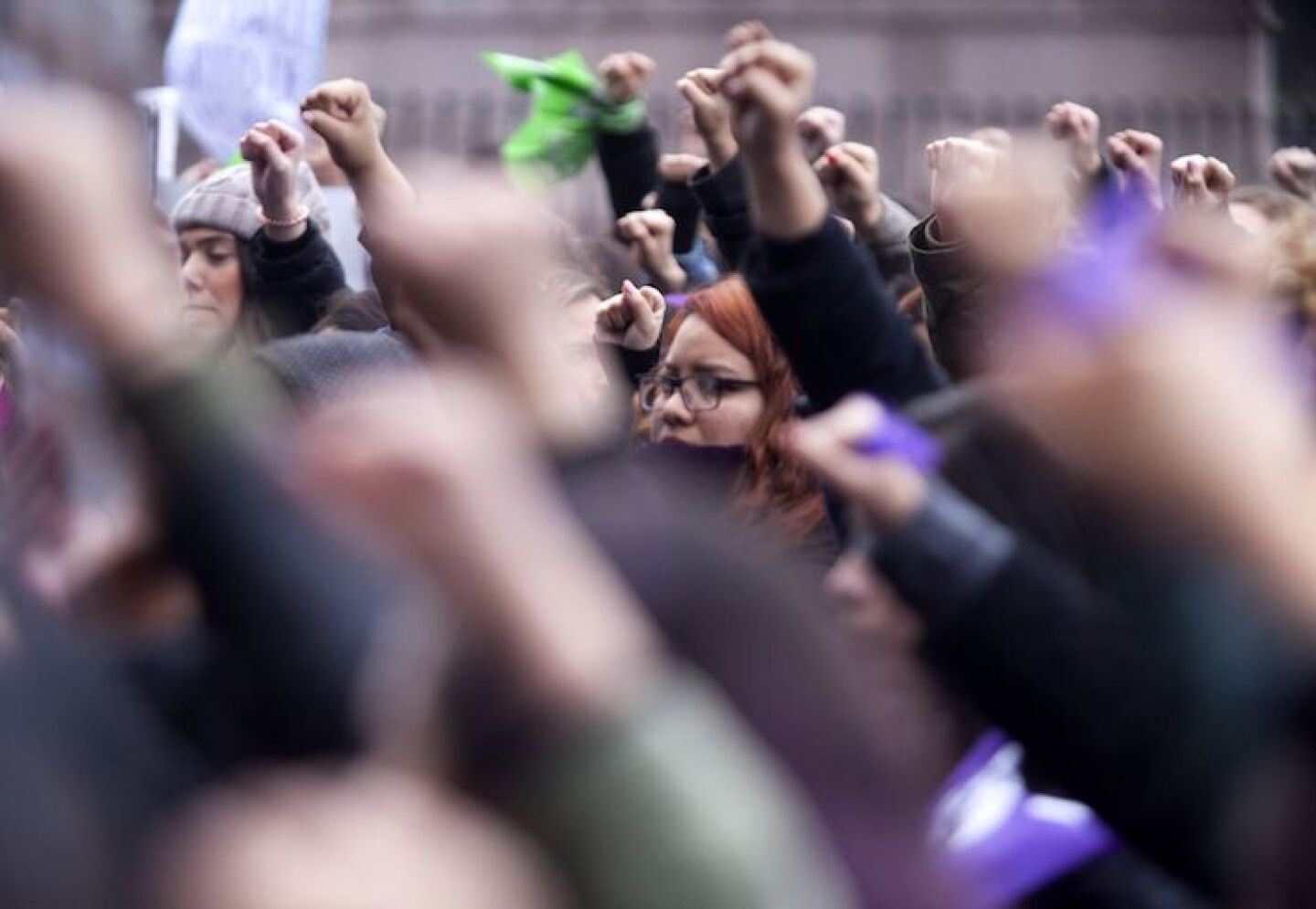 Un grupo de feministas se manifestó en las instalaciones de la fiscalía regional de Tlalnepantla, en donde causaron varios destrozos al ser ignoradas