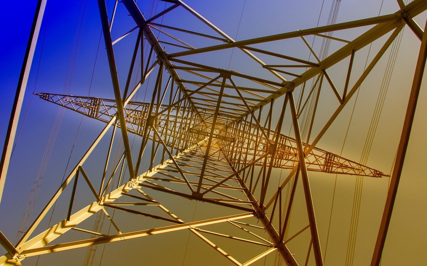 transmission-tower-gd4f16e60f_1280