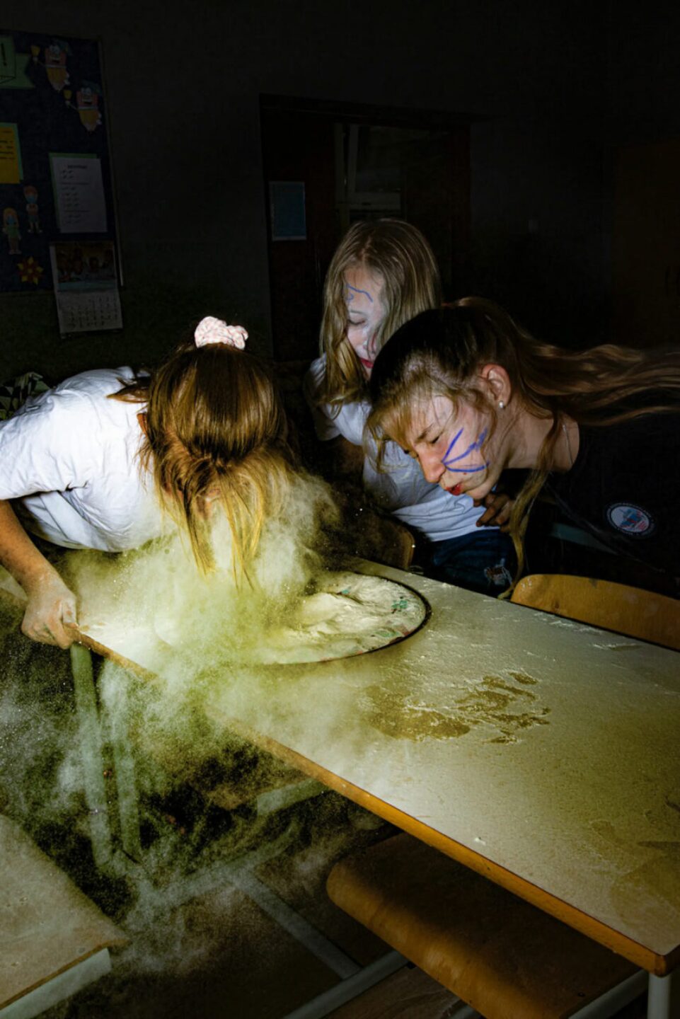 Karolina-Wojtas-sistema-educativo-rigido-militarista-fotos-9-854x1280