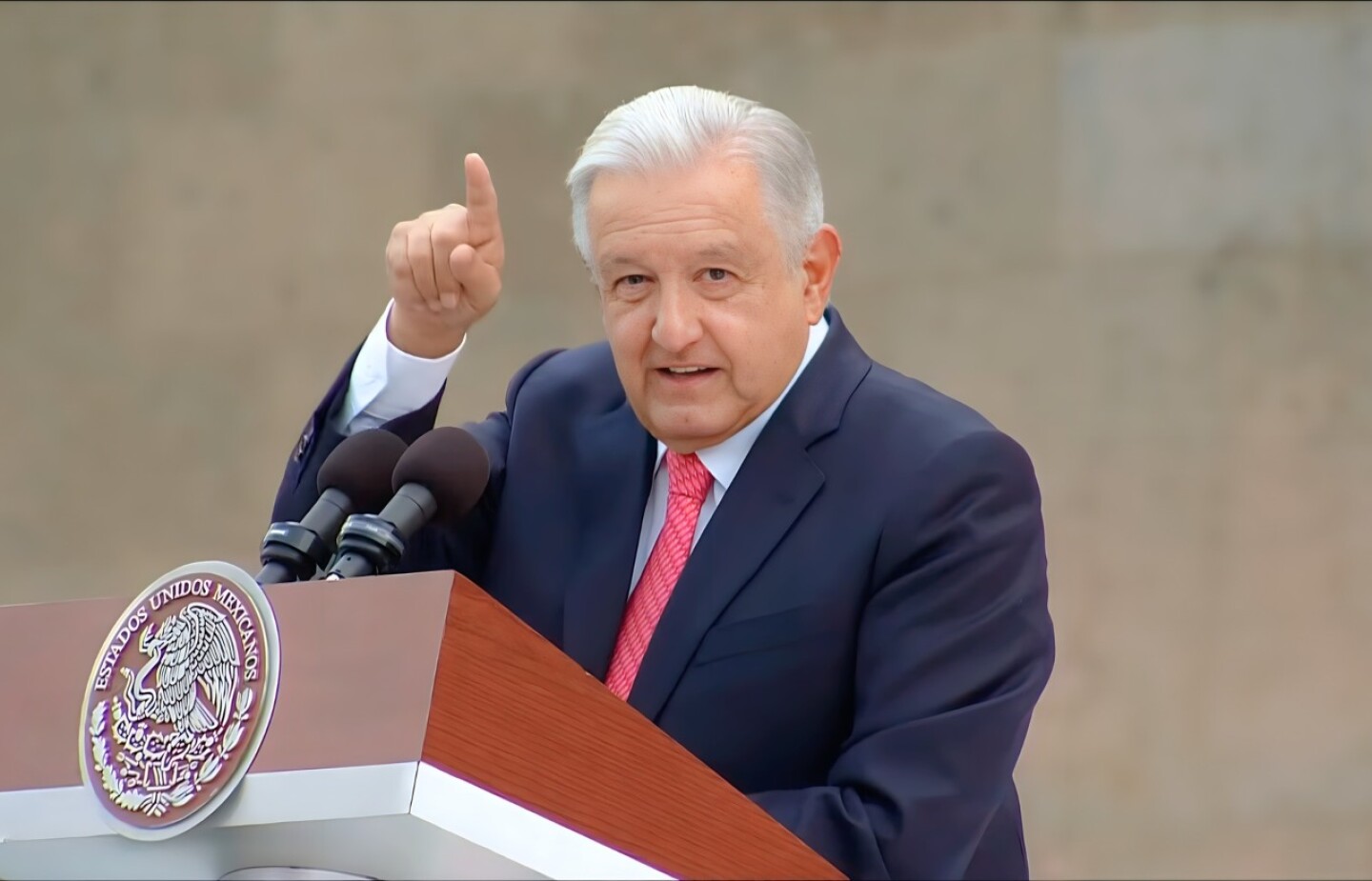 Iglesia AMLO Congreso