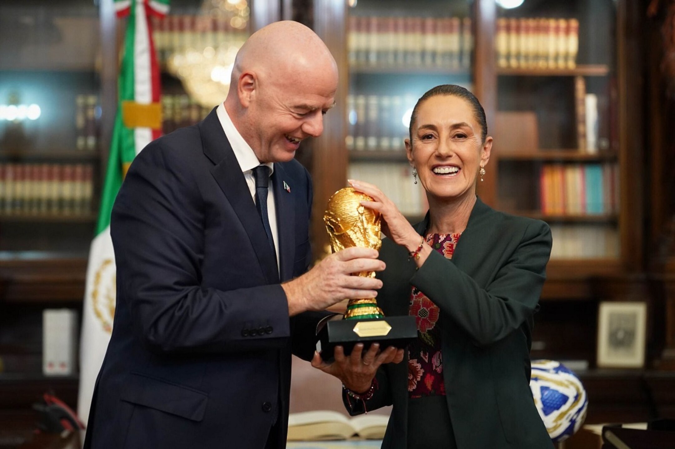 Sheinbaum y Gianni Infantino