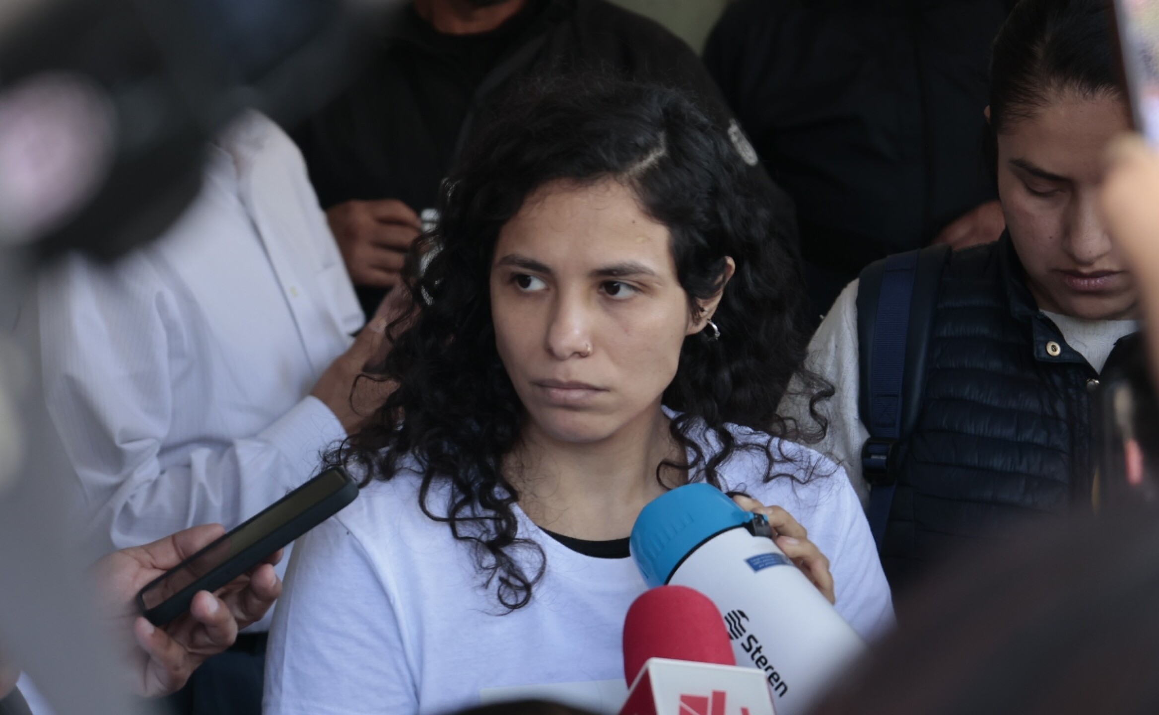 Juana Garrido protesta en Fiscalía por caso del feminicida serial