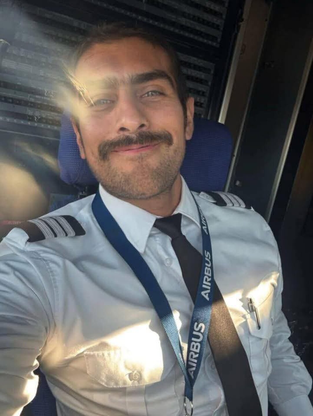 El capitán Roger Alonso Castillo Rivas salvó a 215 pasajeros y a siete personas  más de la tripulación