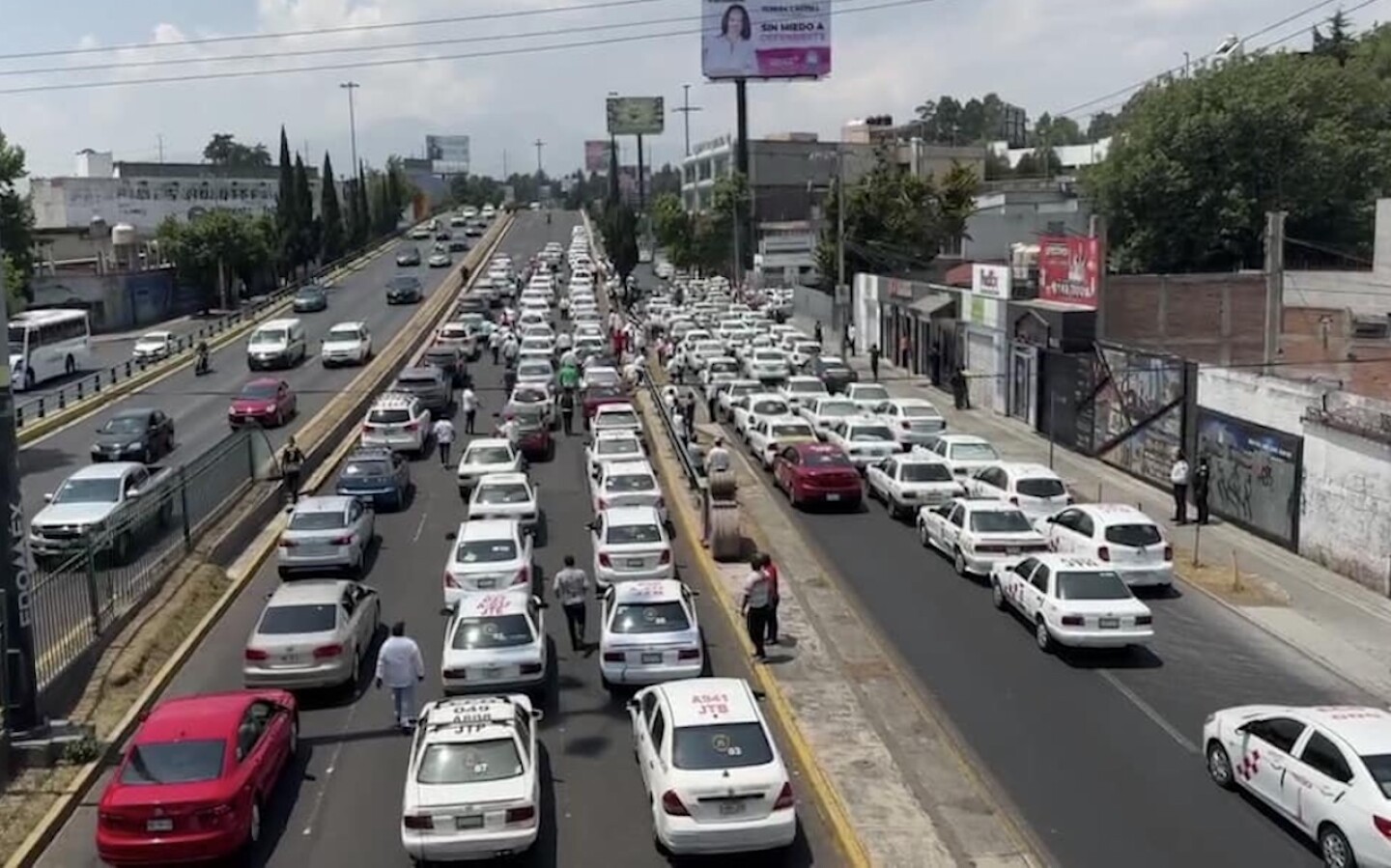 bloqueo-en-paseo-tollocan-toluca-cierre-por-protesta-de-taxistas