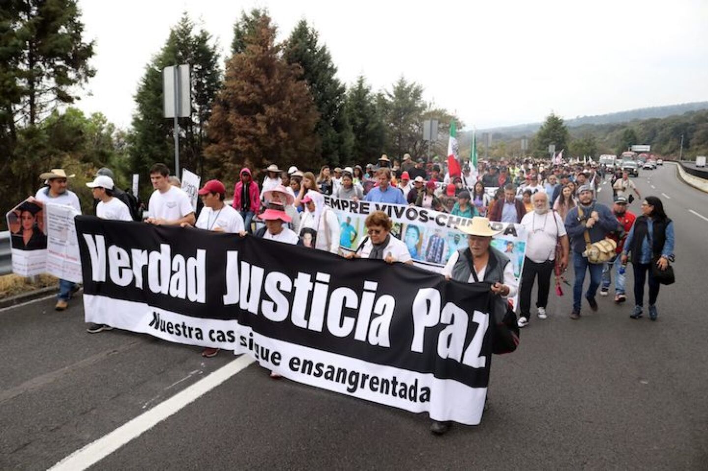 Inicio la "Caminata por la Verdad, la Justicia y la Paz" encabezada por el poeta Javier Sicilia