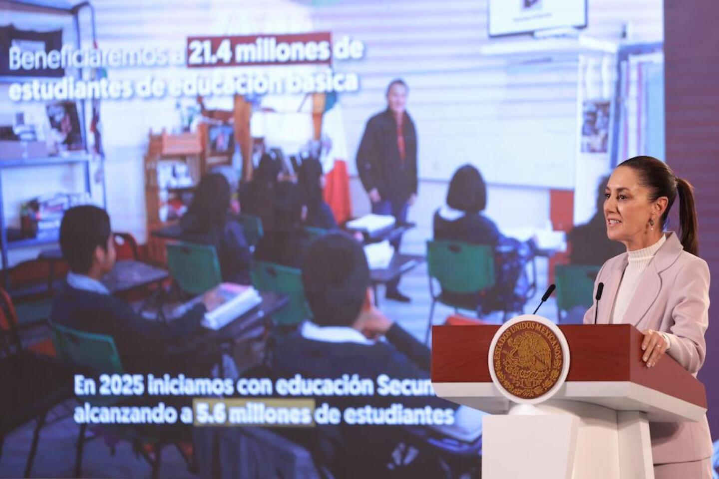 beca rita cetina.jpeg